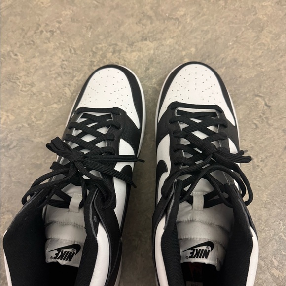 Nike Men's Classic Black and White Sneakers Mens US12 New - Picture 6 of 8